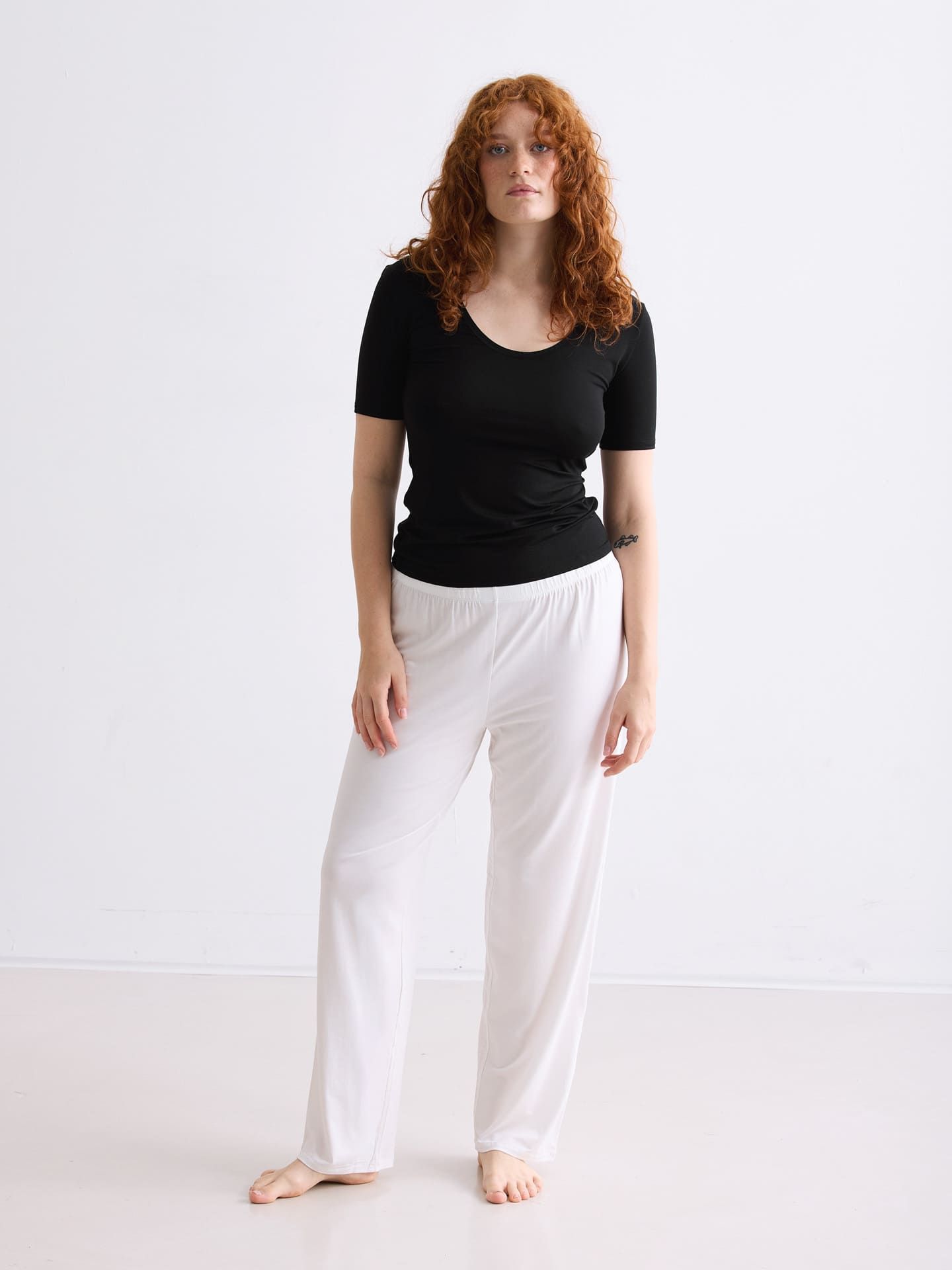 Light Touch tiefausgeschnittenes T-Shirt schwarz 13